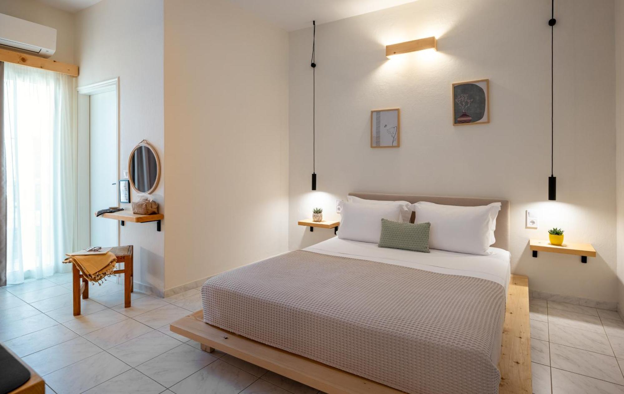 Capella Skiathos, Town Exterior photo