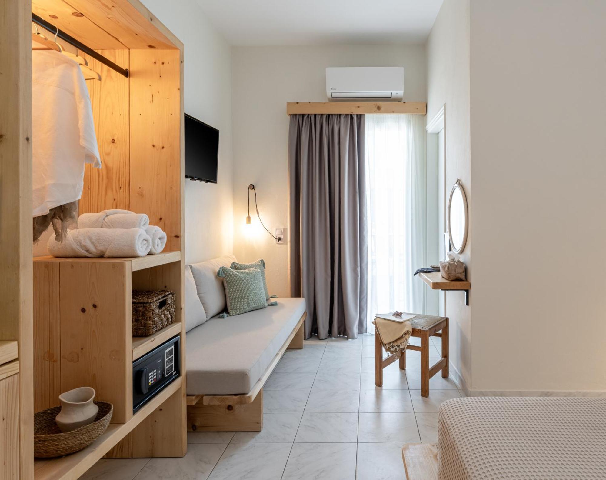 Capella Skiathos, Town Exterior photo